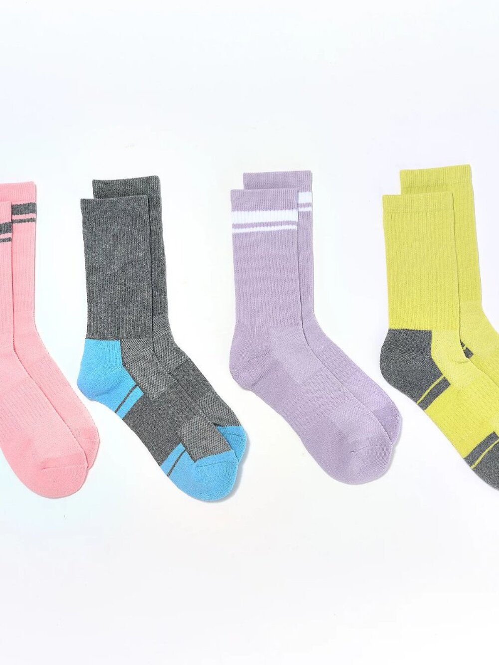Complliments 4 Pack of Athletic Demi - Crew Socks Sz S/M a64961